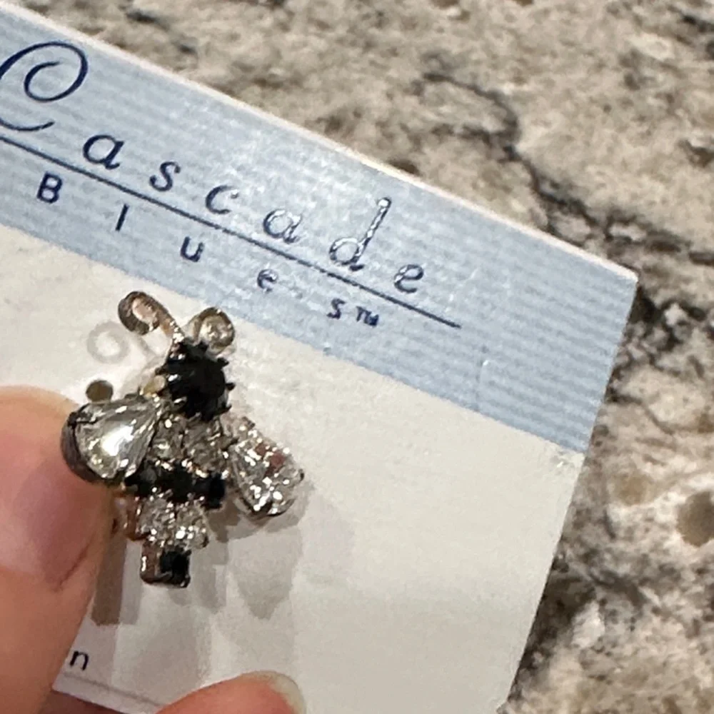 Cascade Blues Vintage Bee Pin